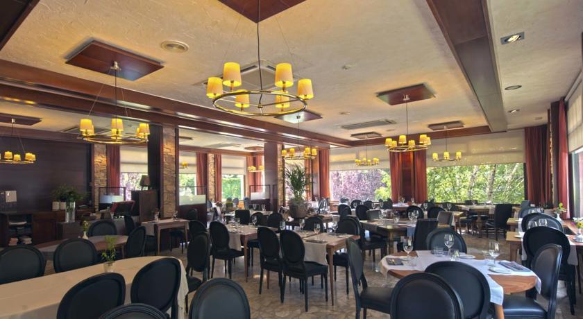 Hotel Restaurant Pessets & Spa ソート エクステリア 写真